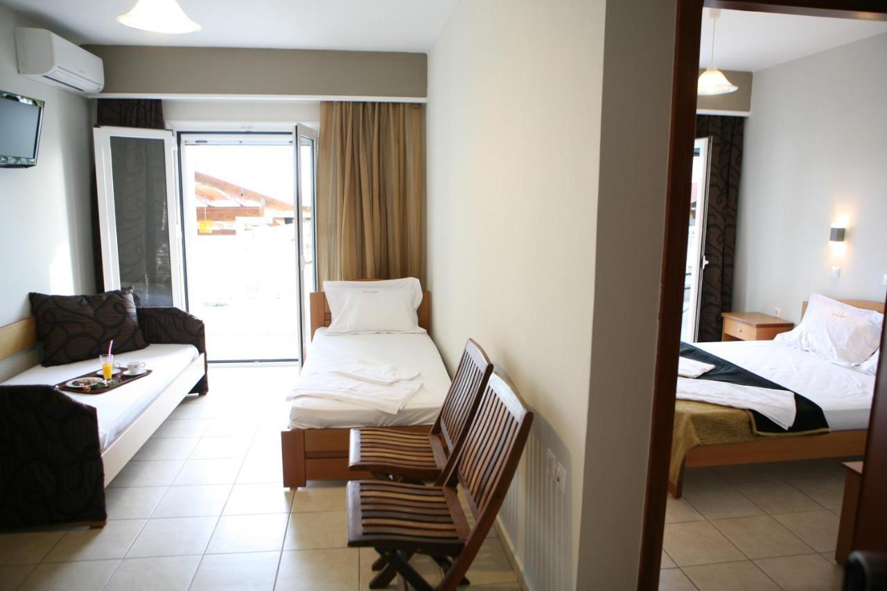 Atlon Hotel Paralia Vrachou Quarto foto